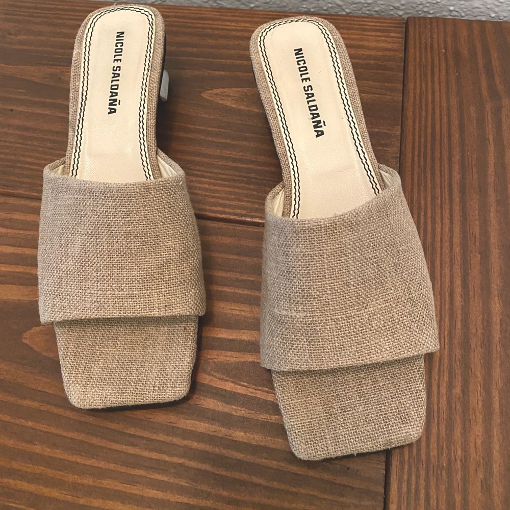 Nicole Saldaña sarah sandal size 38